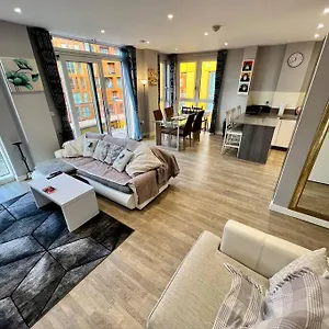 Luxury 5* Penthouse Greenwich Sleep 9 With Parking Apartment