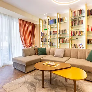 Center Fame House Tiran
