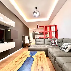 Downtown Grand Comfort Tiran
