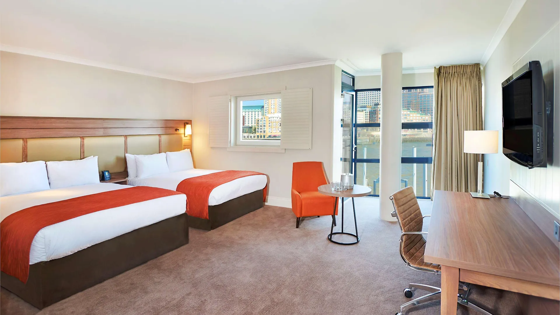 Doubletree By Hilton London - Docklands Riverside Otel