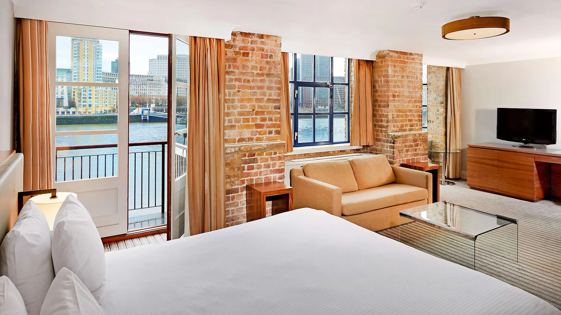 Doubletree By Hilton London - Docklands Riverside