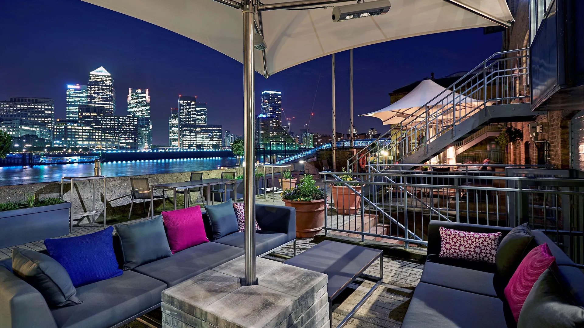 Doubletree By Hilton London - Docklands Riverside Otel