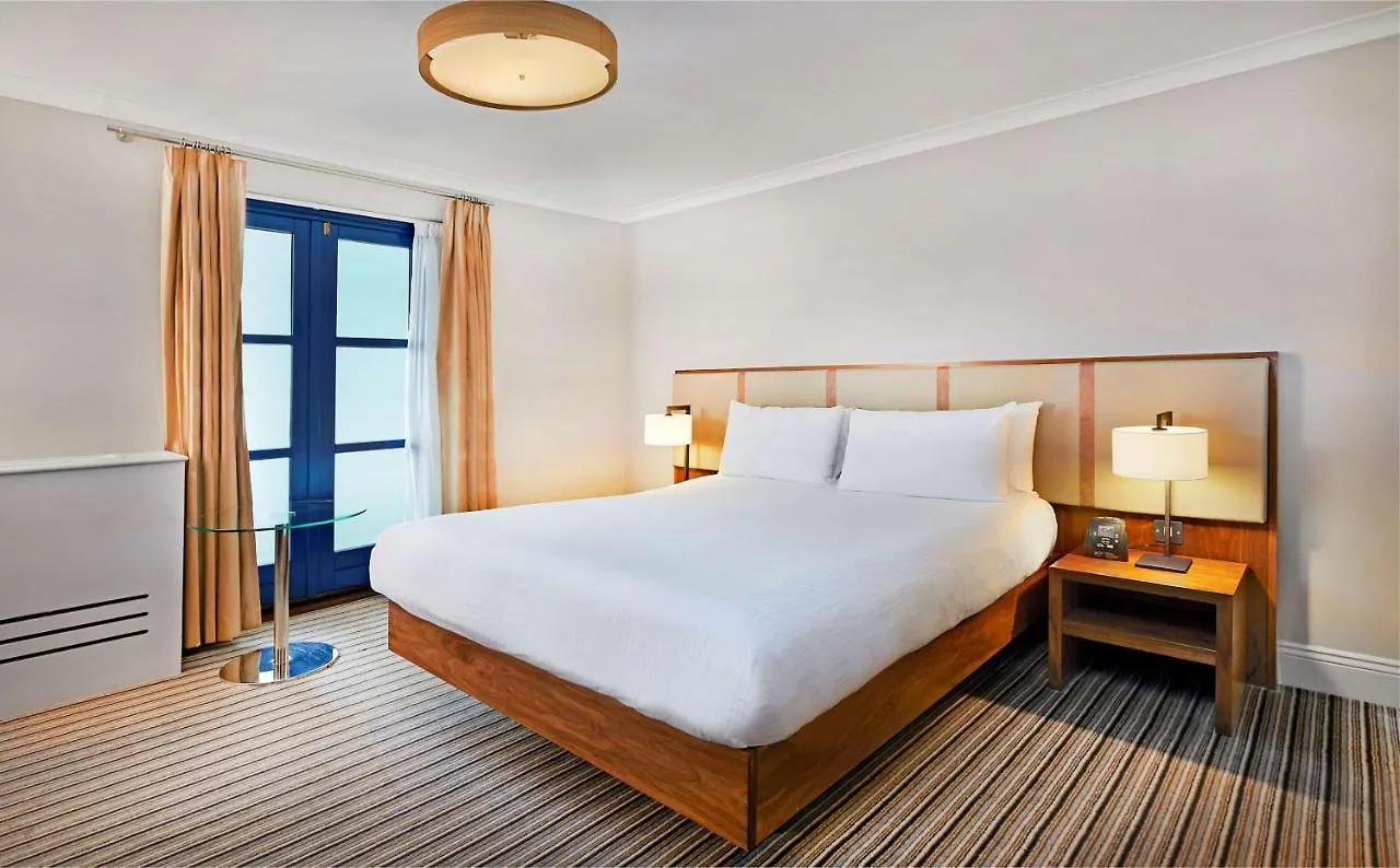 Doubletree By Hilton London - Docklands Riverside Otel
