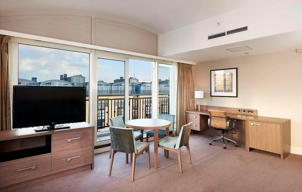 Doubletree By Hilton London - Docklands Riverside 4*,
